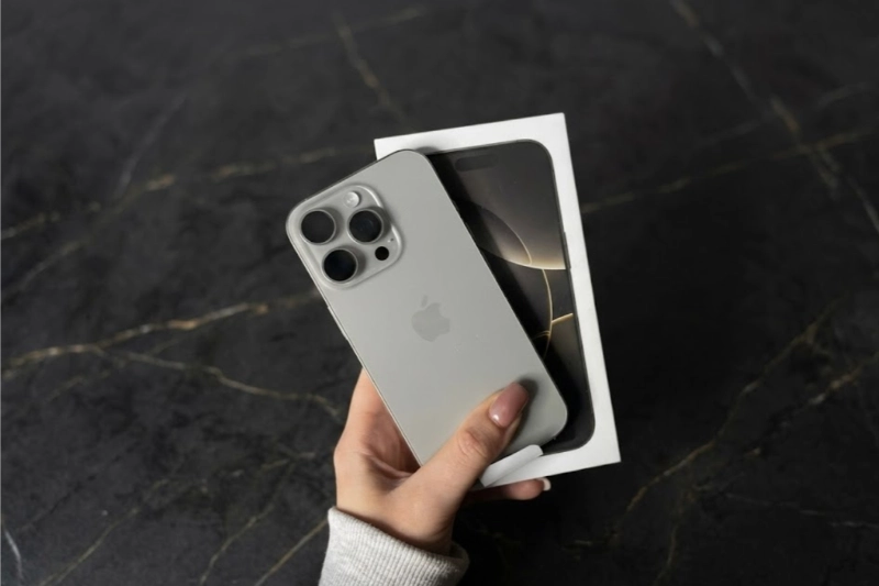 iPhone 16 Pro màu Titan Tự Nhiên hợp mệnh Kim và Thuỷ