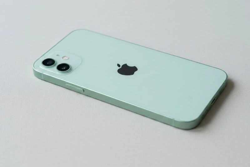 iPhone 12 mini màu Xanh lá phù hợp với ai mê mẩn những gam màu pastel trẻ trung