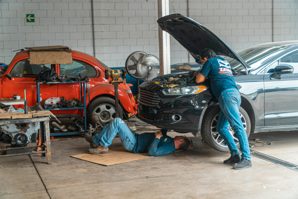 Lượng khách ổn định mang lại thu nhập vững chắc cho thợ sửa xe lành nghề