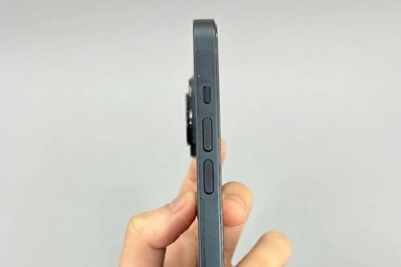 Gạt thanh gạt rung vài lần để xem motor rung của dòng iPhone 14 Plus có phản hồi ngay lập tức không