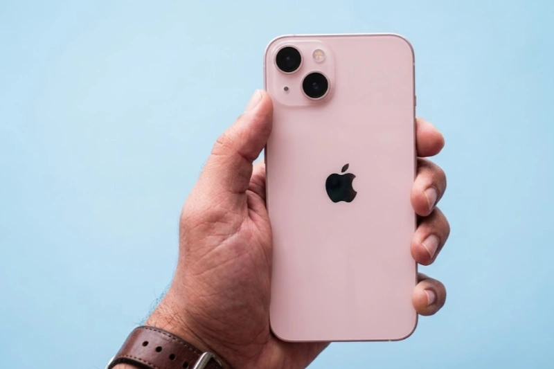 iPhone 13 128GB có mức giá được định vị là dòng flagship tiêu chuẩn sở hữu hàng loạt công nghệ mới