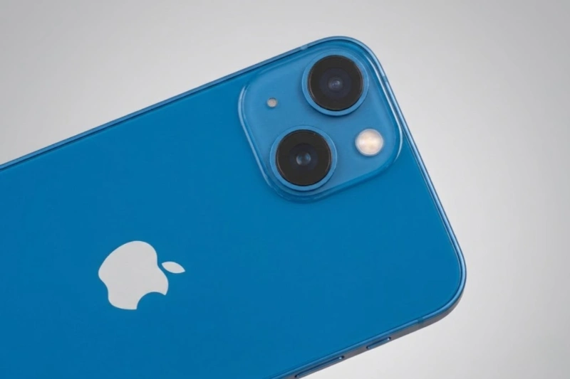 Hệ thống camera kép 12MP đặt chéo độc đáo của iPhone 13 mini