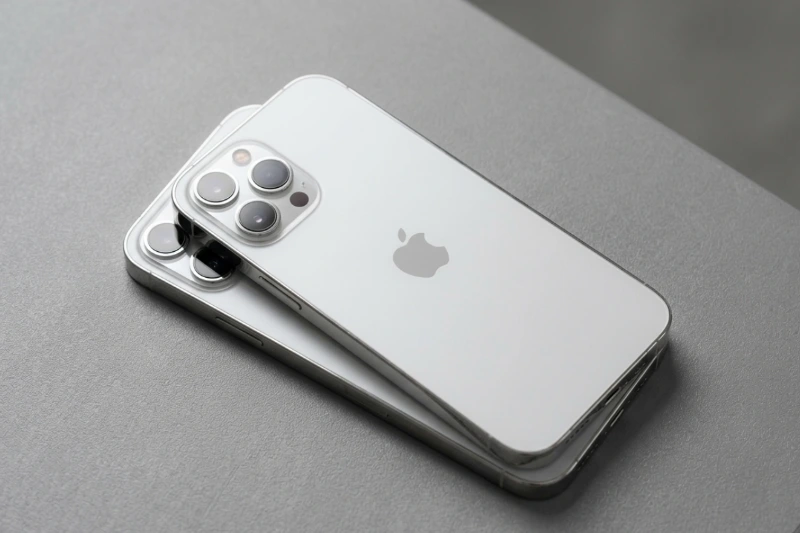 iPhone 12 Pro màu Bạc hợp mệnh gì?