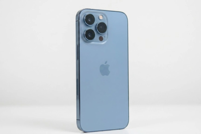 Khi xuất hiện tại thị trường Việt Nam, iPhone 13 Pro 512GB sở hữu mức giá chính thức lên tới 37.990.000đ