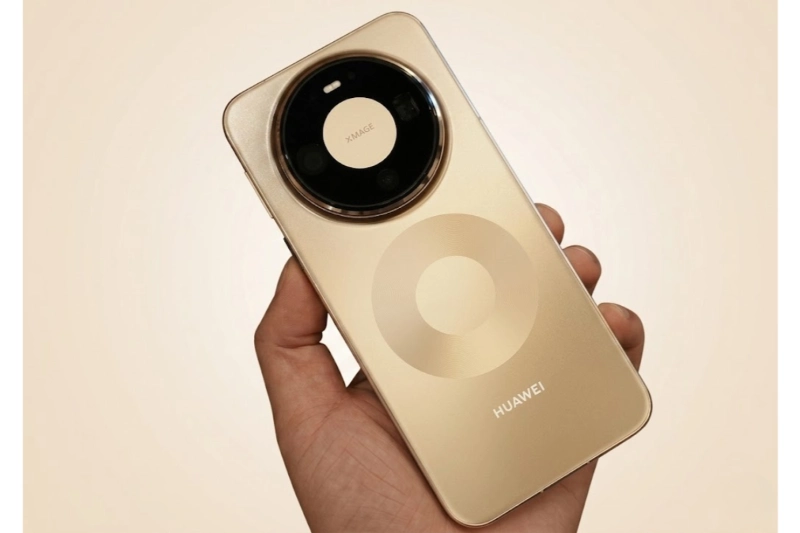 Huawei Mate 80 Pro nổi bật với khả năng liên lạc vệ tinh hai chiều vượt trội