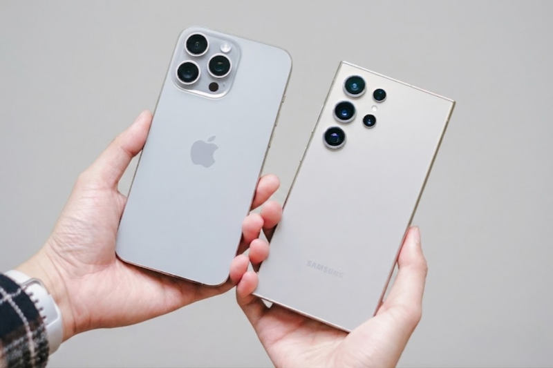 iPhone 15 Pro Max mạnh hơn về hiệu năng đồ họa và tối ưu iOS, trong khi Galaxy S24 Ultra vượt trội về khả năng zoom xa 100x và bút S-Pen