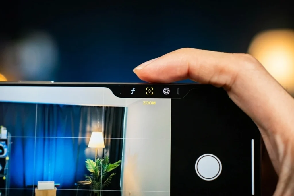 Hệ thống camera trên iPhone 15 Pro bao gồm cảm biến chính 48MP, camera Ultra Wide 13mm và Telephoto 3x