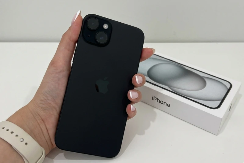 Màu Đen trên iPhone 15 phù hợp mọi phong cách