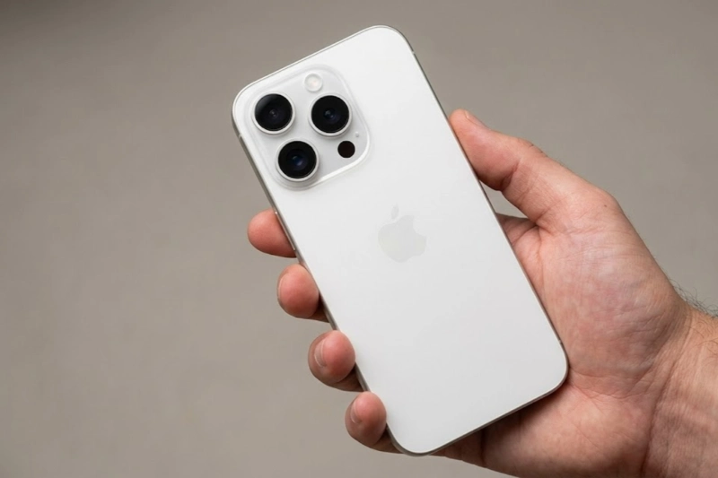 iPhone 15 Pro màu Titan Trắng