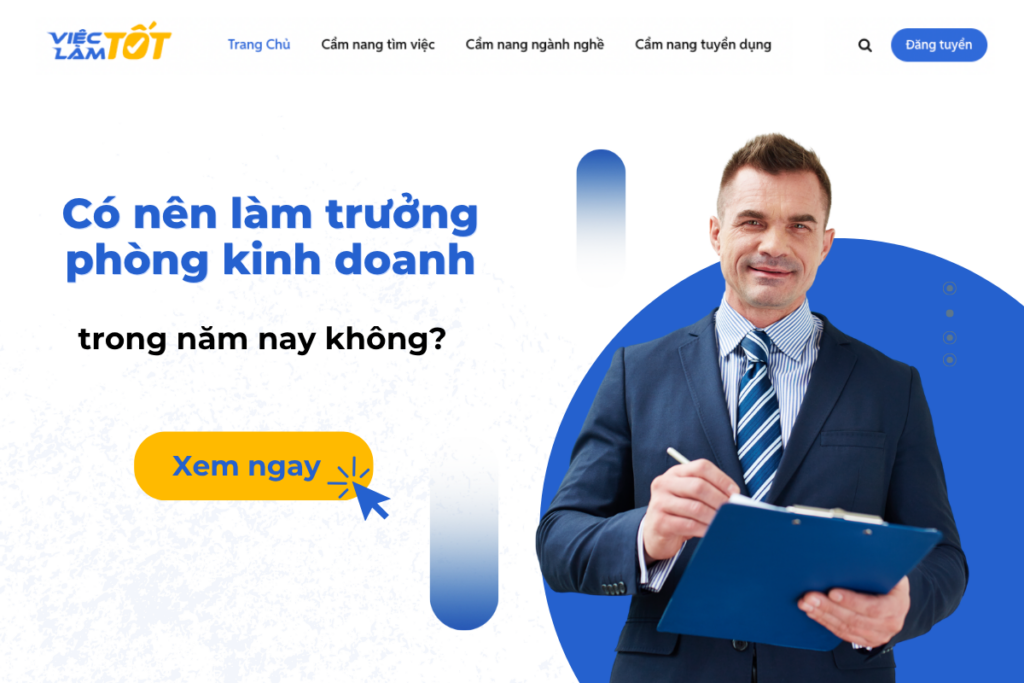 Trưởng phòng kinh doanh đang họp cùng nhóm