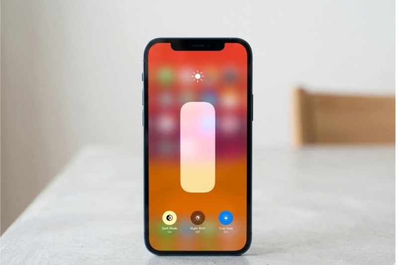 iPhone 12 Pro có độ sáng tiêu chuẩn 800 nits và tối đa 1200 nits