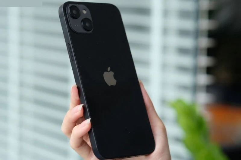iPhone 14 Plus Midnight – Đen huyền bí ánh xanh độc đáo