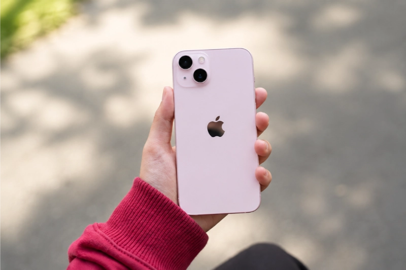 iPhone 13 512GB giá bao nhiêu? Có nên mua iPhone 13 cũ ở thời điểm hiện tại? Có nên mua iPhone 13 512GB cũ ở thời điểm hiện tại