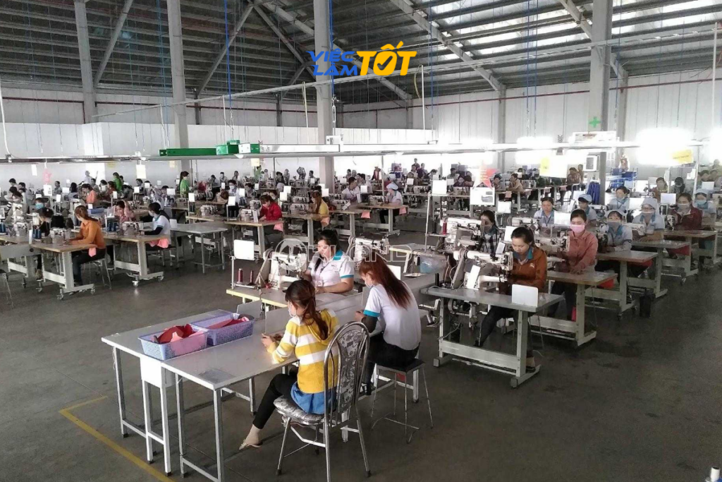 Nhà xưởng tại khu công nghiệp Thạnh Lộc là nơi làm việc của hàng chục ngàn công nhân lao động Kiên Giang