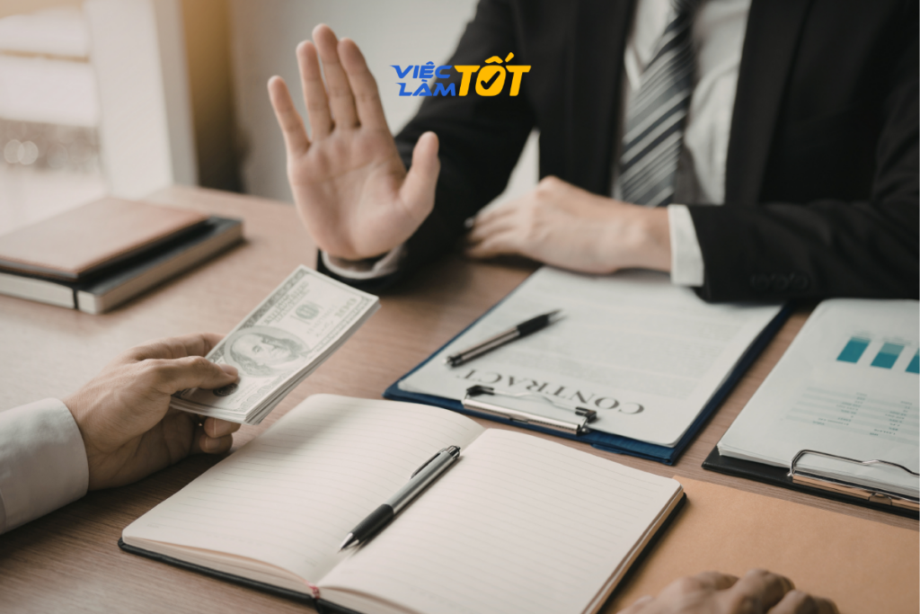 Sự khác biệt nằm ở thái độ trân trọng và ngôn ngữ sử dụng
