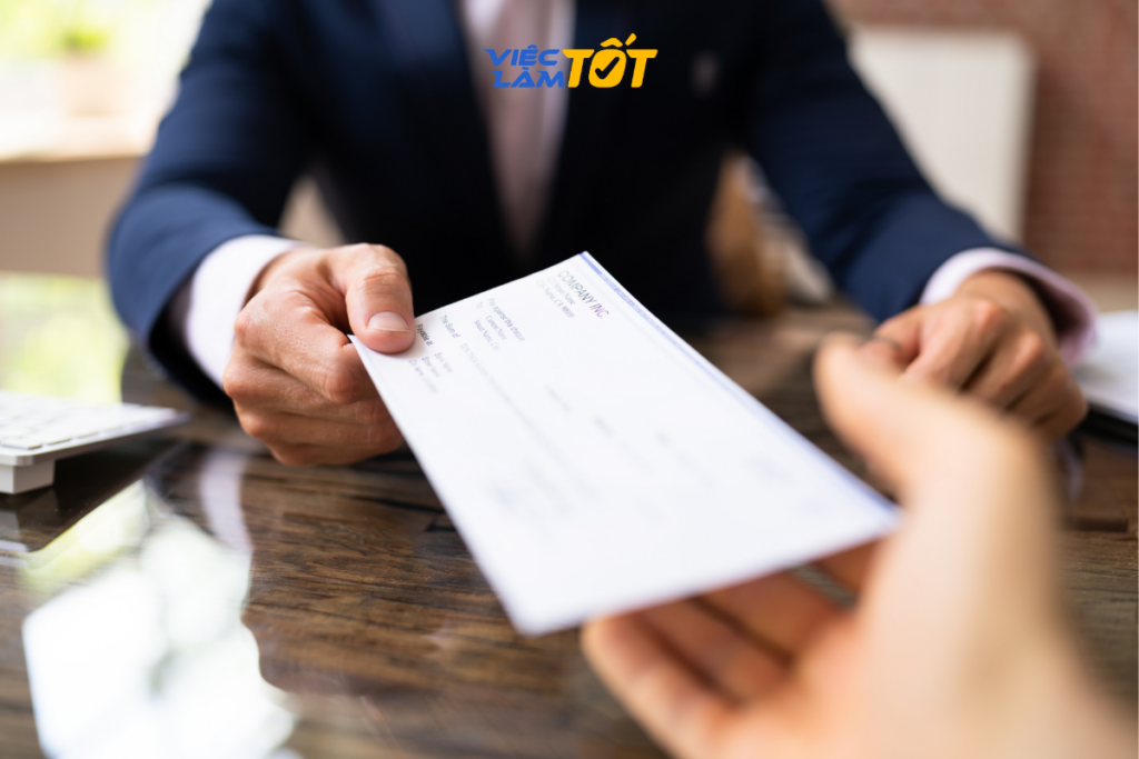 Ký kết hợp đồng lao động với chuyên gia