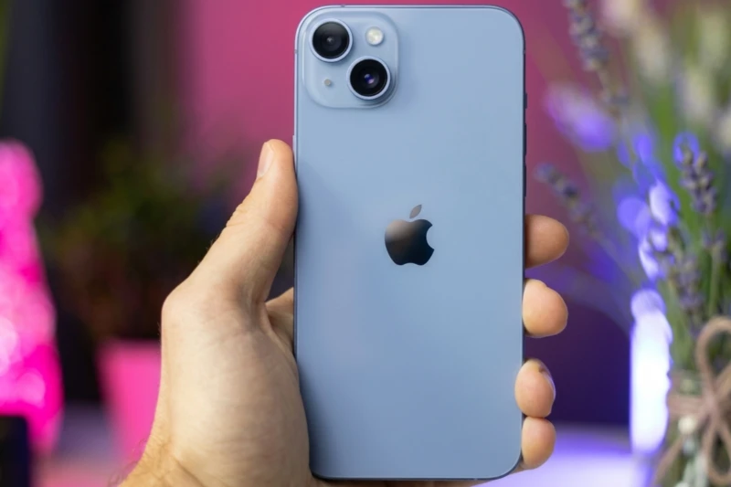 Tông màu Xanh Dương Blue của iPhone 14 Plus mang sắc xanh pastel dịu nhẹ và mát mắt