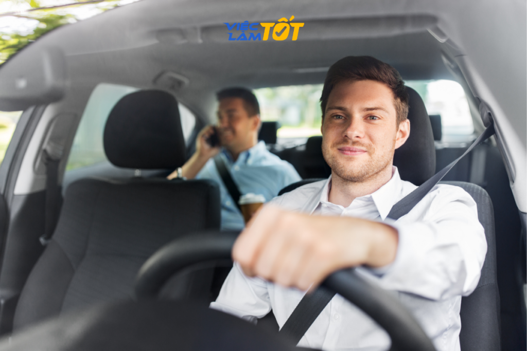 Tài xế ô tô tham gia buổi đào tạo kỹ năng lái xe an toàn và phòng vệ