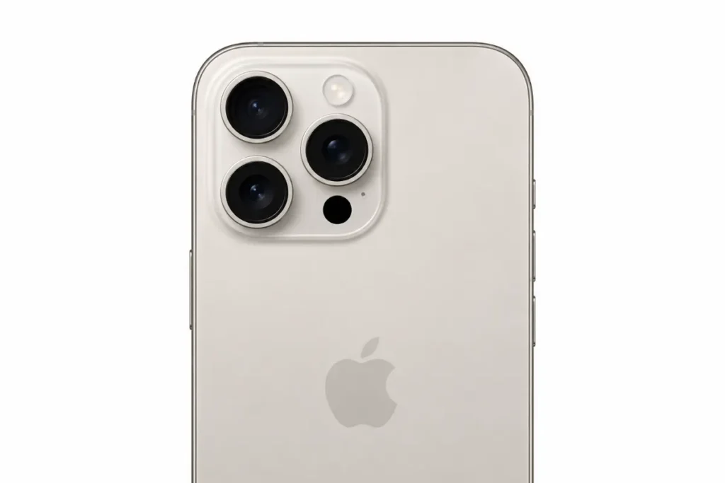 Máy ảnh là khía cạnh chứng kiến sự lột xác mạnh nhất trên iPhone 16 Pro. Cảm biến góc siêu rộng nay đã đạt Camera: 48MP, giúp bắt nét tốt hơn và giữ lại nhiều chi tiết hơn khi chụp phong cảnh ban đêm hoặc chụp cận cảnh (macro).
