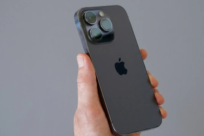 iPhone 14 Pro màu đen hợp mệnh Thủy và mệnh Mộc