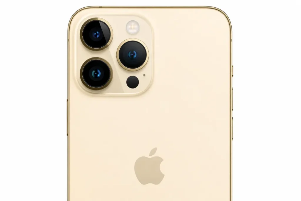 Hệ thống camera của iPhone 14 Pro Max tạo nên bước đột phá lớn với cảm biến chính nâng cấp lên độ phân giải 48MP, vượt trội hoàn toàn so với cảm biến 12MP của thế hệ trước.