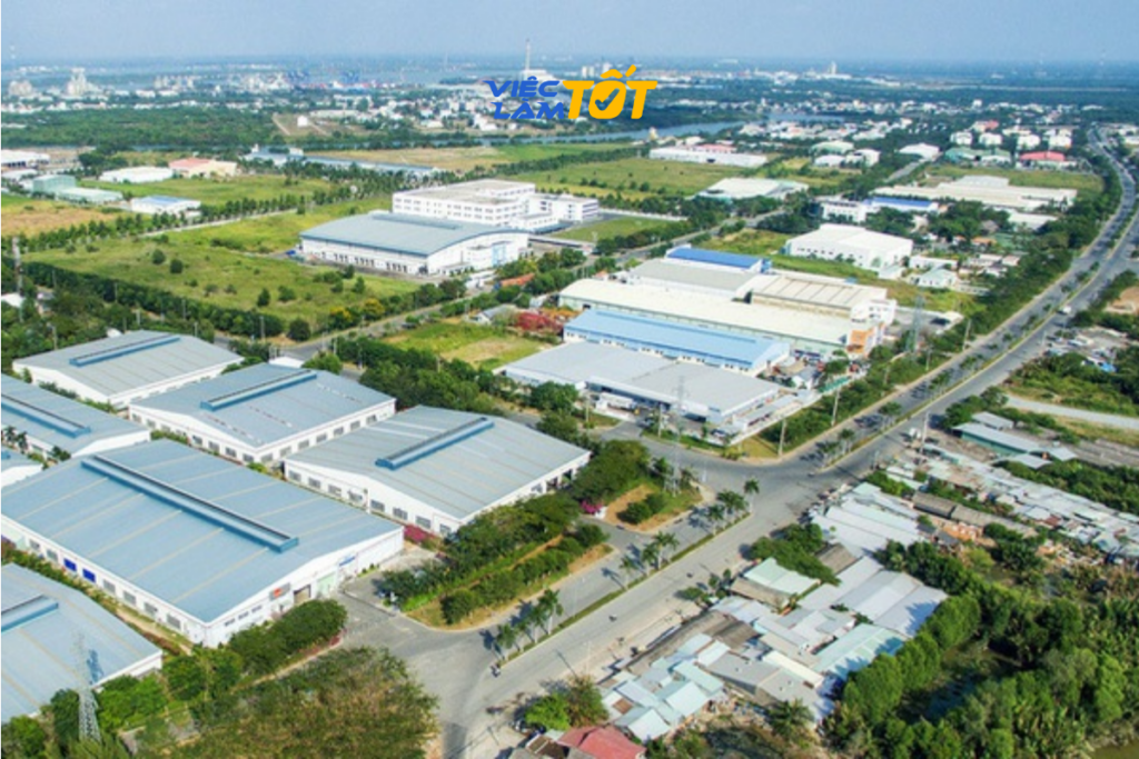Vị trí bảo vệ nhà máy thu hút đông đảo lao động nam tuổi trung niên