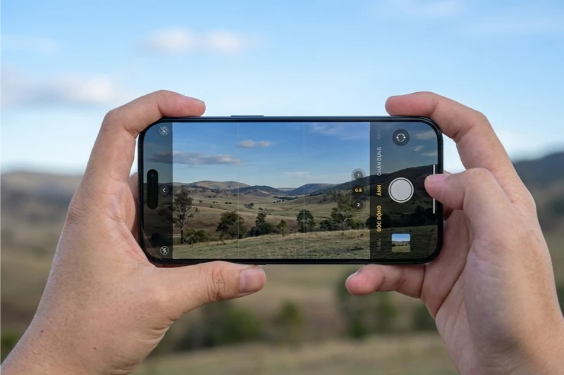 iPhone 16 Plus được trang bị khẩu độ f/2.2 lớn hơn so với f/2.4 của iPhone 15 Plus