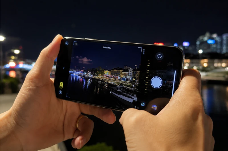 iPhone 16 Plus xử lý các mảng tối mượt mà hơn, hạn chế tối đa tình trạng nhiễu hạt (noise) ở các góc ảnh.