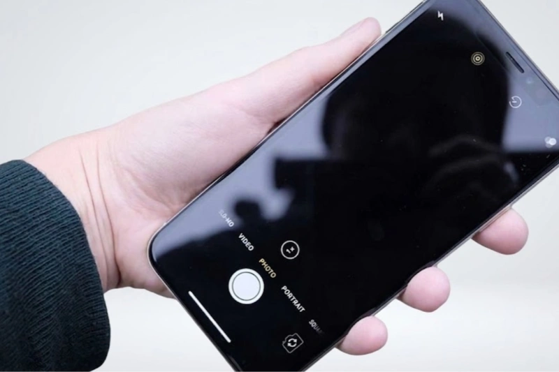 Camera iPhone 13 Pro bị đen màn hình
