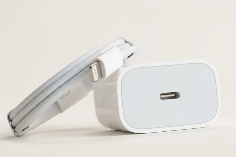 iPhone 12 mini hỗ trợ công suất sạc nhanh có dây tối đa lên đến 20W