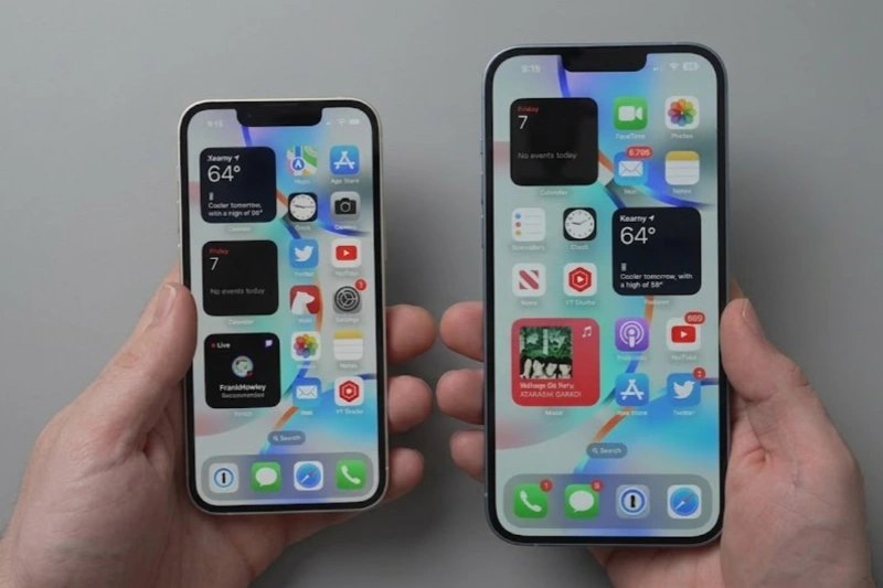 Dù có sự chênh lệch lớn về kích cỡ, cả hai model đều được trang bị tấm nền Super Retina XDR OLED cao cấp với