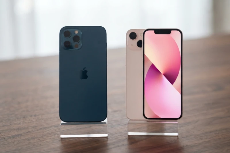 Việc lựa chọn iPhone 12 Pro hay iPhone 13 ở thời điểm hiện tại phụ thuộc rất lớn vào nhu cầu trải nghiệm ngoại hình cao cấp hay thời lượng pin bền bỉ của mỗi người