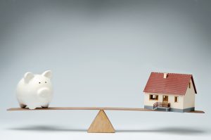 Siết chặt vay vốn: Có nên vay ngân hàng mua nhà?