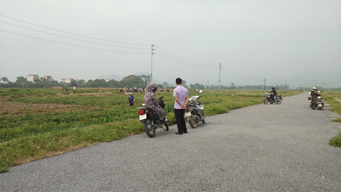 Đất giãn dân là gì? Nên mua đất giãn dân giá rẻ hay không? Đất giãn dân là đất được cấp cho những hộ gia đình khó khăn, nhà đông con,....