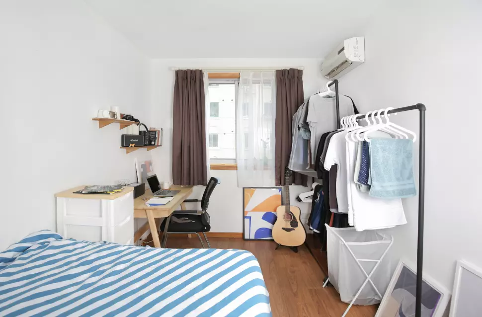 Còn đây chắc chắn là mẫu décor dành cho các bạn nam. Gọn gàng và tươi sáng.