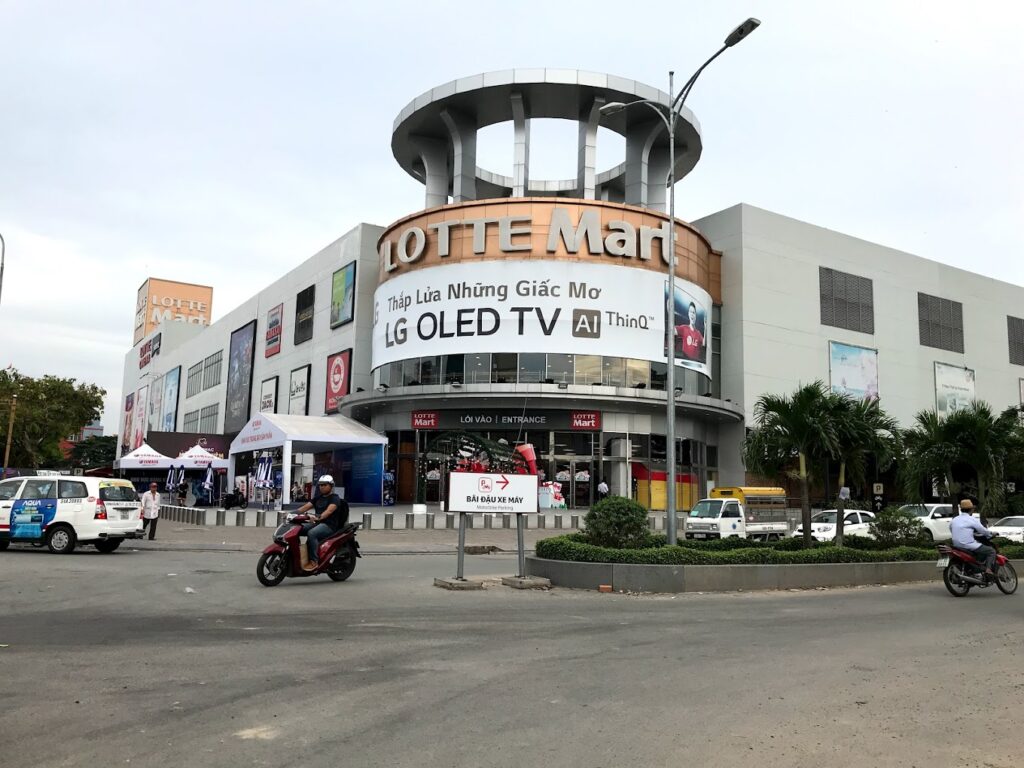 Lotte Mart Gò Vấp, thông tin chi tiết và tiện ích xung quanh Lotte Mart Gò Vấp là một trong những trung tâm mua sắm lớn tại Thành phố Hồ Chí Minh.