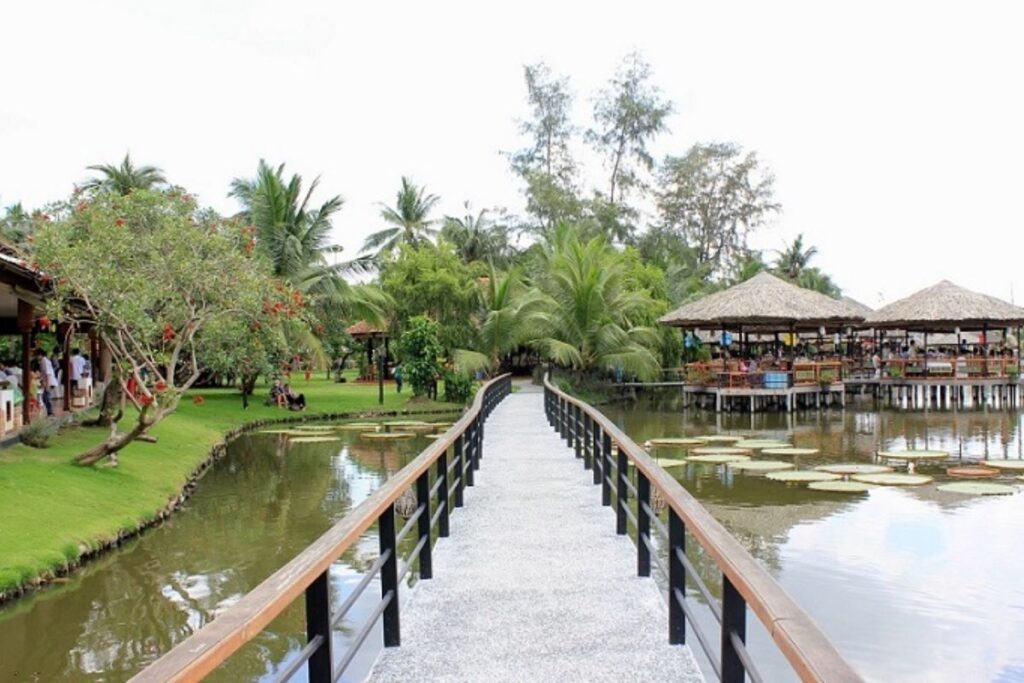 Khu du lịch Văn Thánh