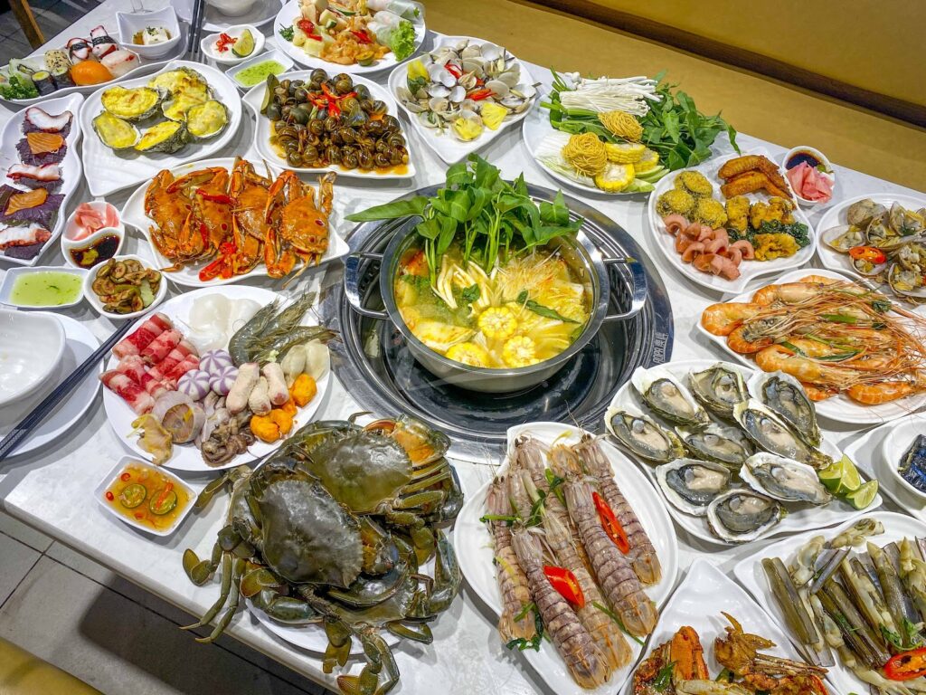 Top những quán buffet ngon và chất lượng tại quận Bình Thạnh Không chỉ nổi bật với chất lượng món ăn, quán buffet quận Bình Thạnh này còn gây ấn tượng với nước chấm đậm đà