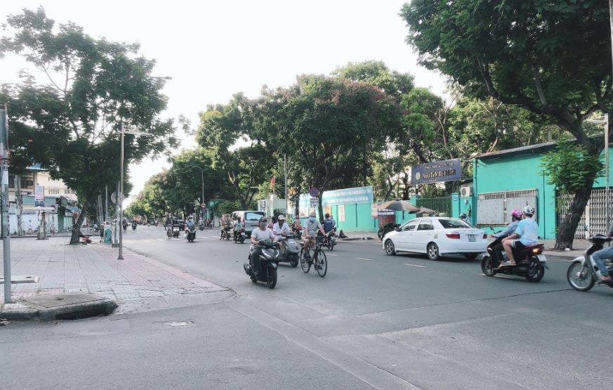 Đường Thành Thái, Quận 10, con đường rợp bóng cây xanh và gần các bệnh viện lớn