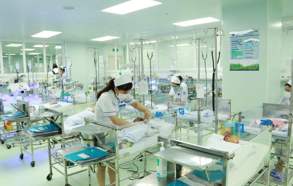 Bệnh viện Nhi Đồng 1 thành phố Hồ Chí Minh được trang bị nhiều thiết bị y tế hiện đại, bao gồm máy chẩn đoán hình ảnh, máy siêu âm, máy thở và các công nghệ tiên tiến khác
