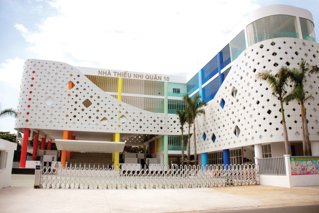 Mặt tiền nhà thiếu nhi quận 10