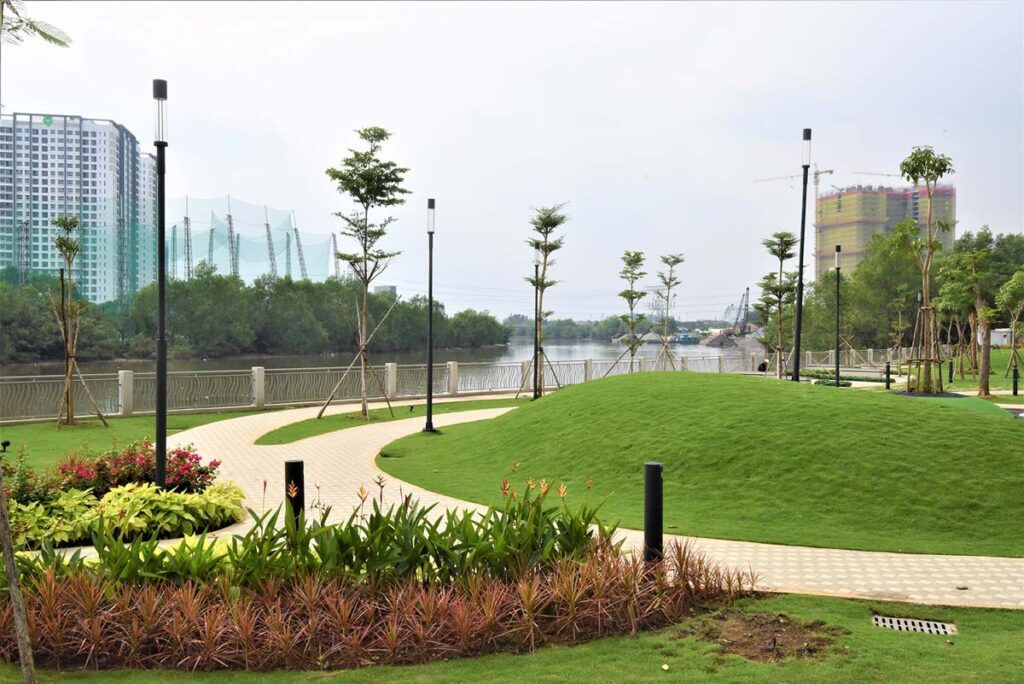 Công viên Hồ Bán Nguyệt: Góc thư giãn thanh bình giữa lòng Quận 7 Công viên Hồ Bán Nguyệt Quận 7, TPHCM