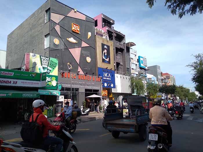 Đường Sư Vạn Hạnh, Quận 10 với trung tâm thương mại Vạn Hạnh Mall sầm uất