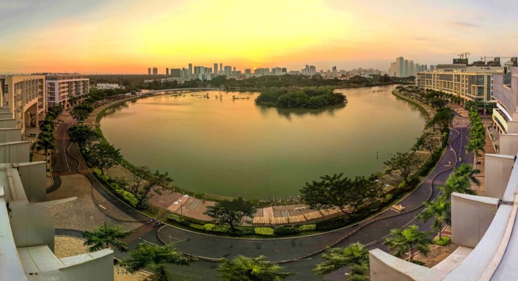 Hồ Bán Nguyệt – Điểm đến lý tưởng cho những hoạt động ngoài trời thư giãn Hồ Bán Nguyệt hình chụp 360 độ