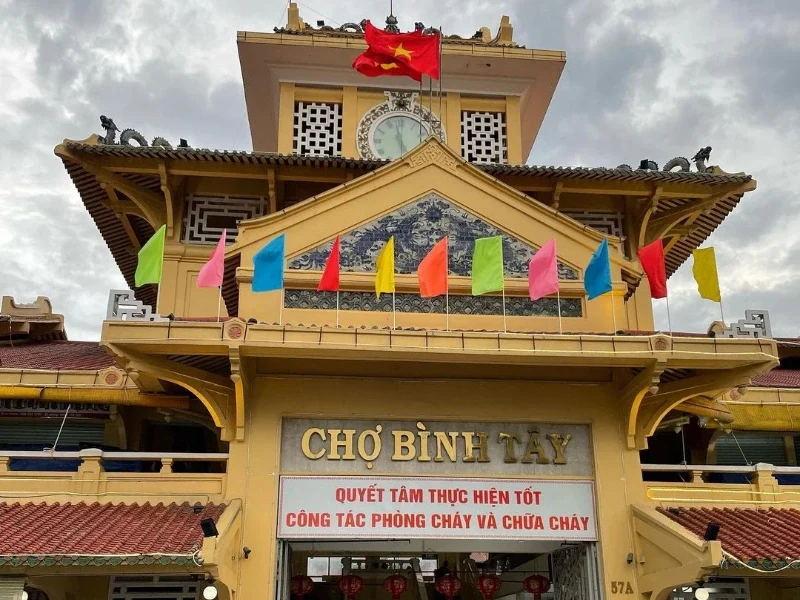 Chợ quận 5 lâu đời và nổi tiếng