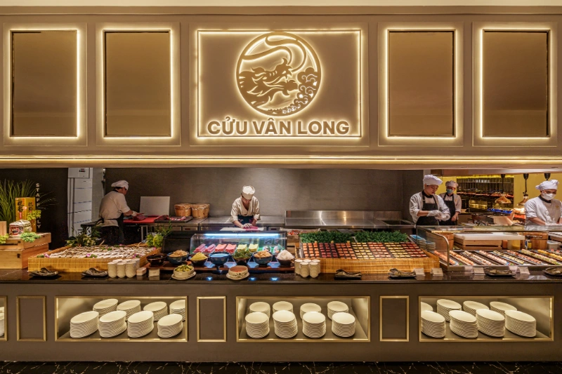 Nhà hàng Quận 8 có quầy buffet sang trọng với đa dạng món ăn