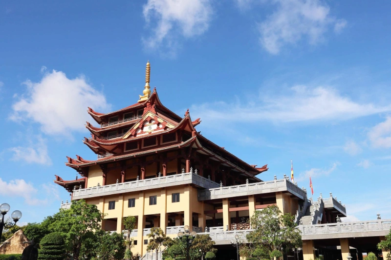 chùa bình tân đẹp, thoáng đãng