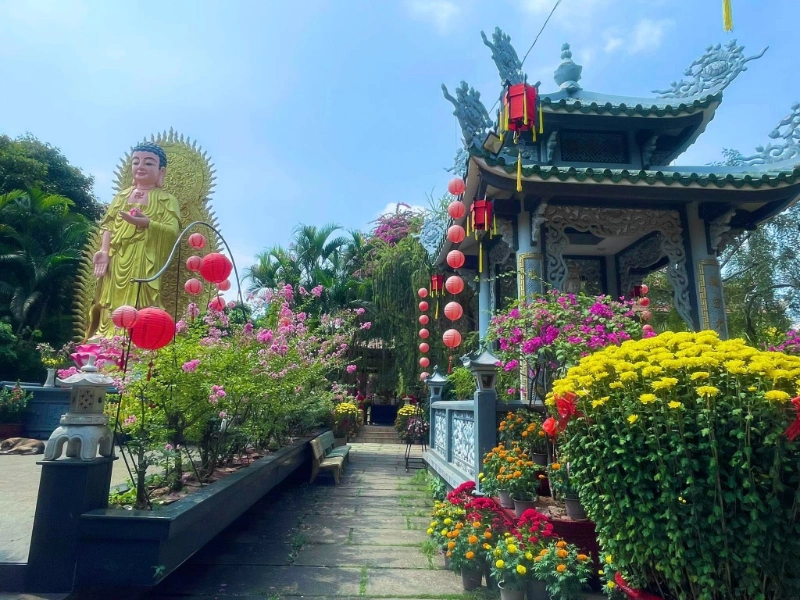 7 ngôi chùa Bình Thạnh lớn linh thiêng mà bạn nhất định phải đến Chùa Bình Thạnh với kiến trúc cổ kính, mang đến cảm giác bình yên, thanh thoát