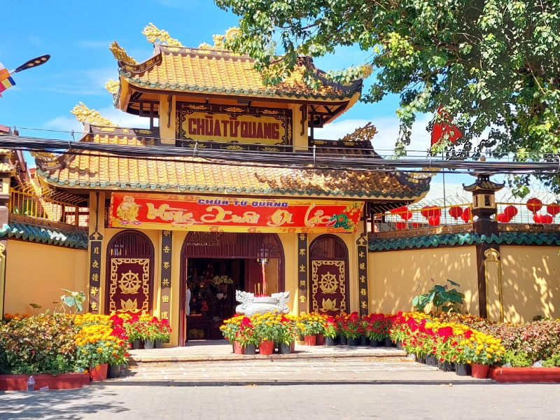 Các ngôi chùa Bình Chánh nổi bật với kiến trúc tinh tế, hài hòa với thiên nhiên