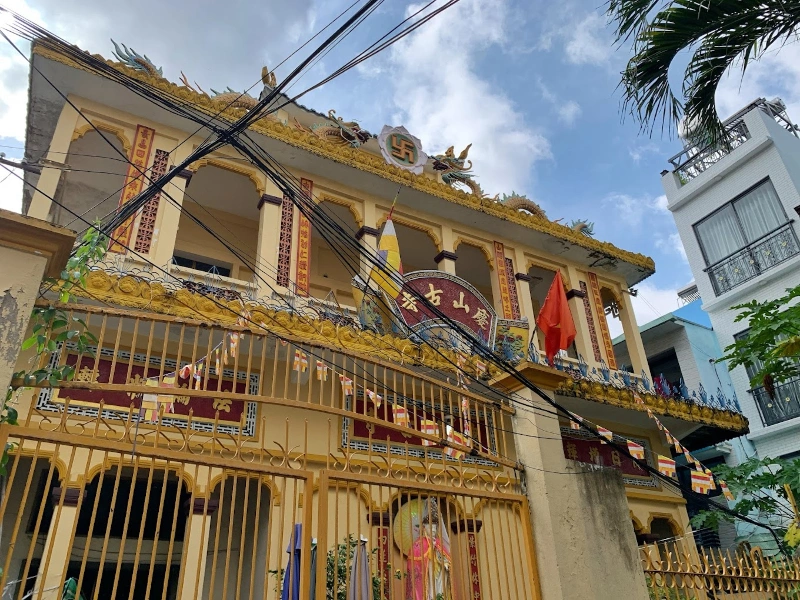 chùa quận 11 trang nghiêm, yên tĩnh